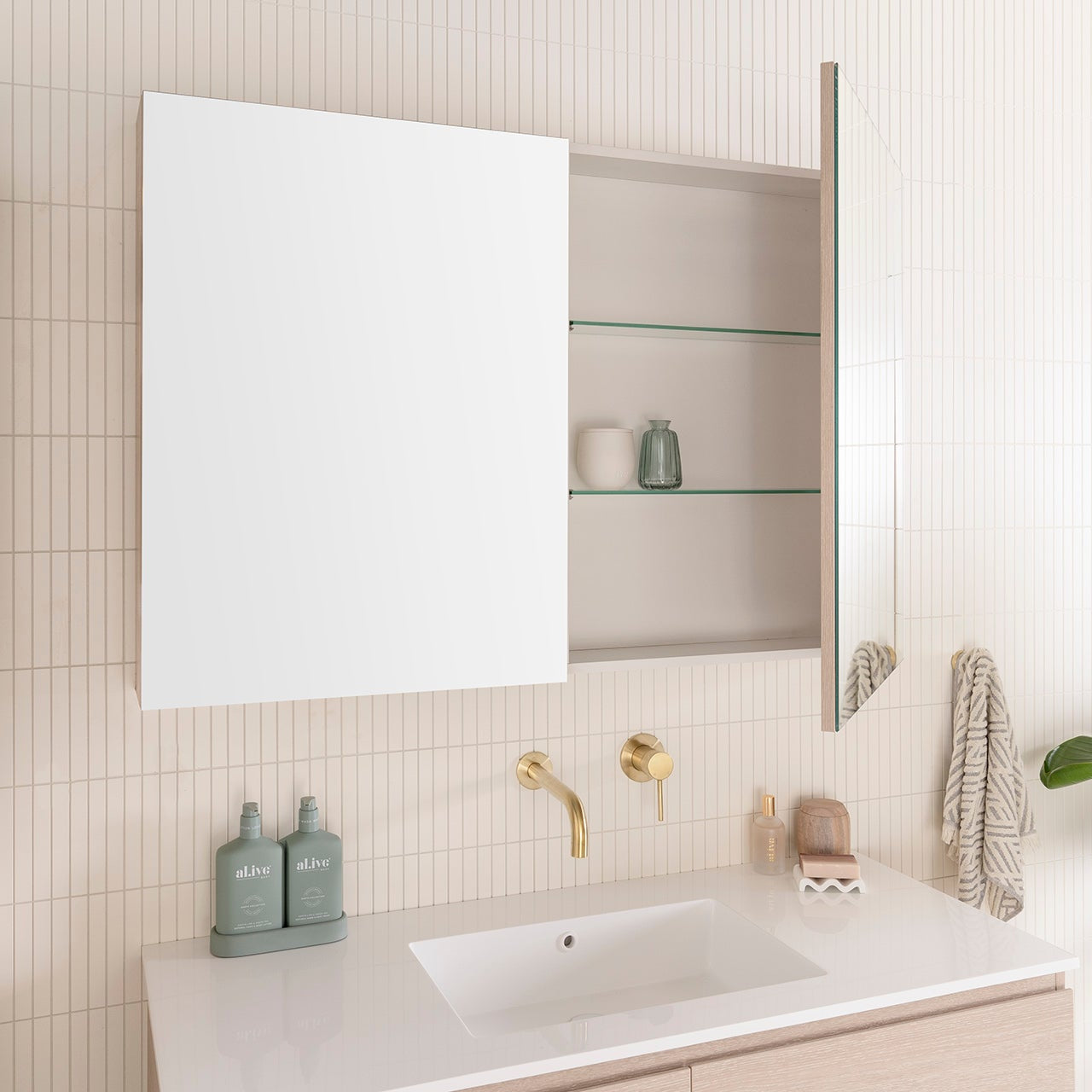 ADP Glacier Shaving Cabinet