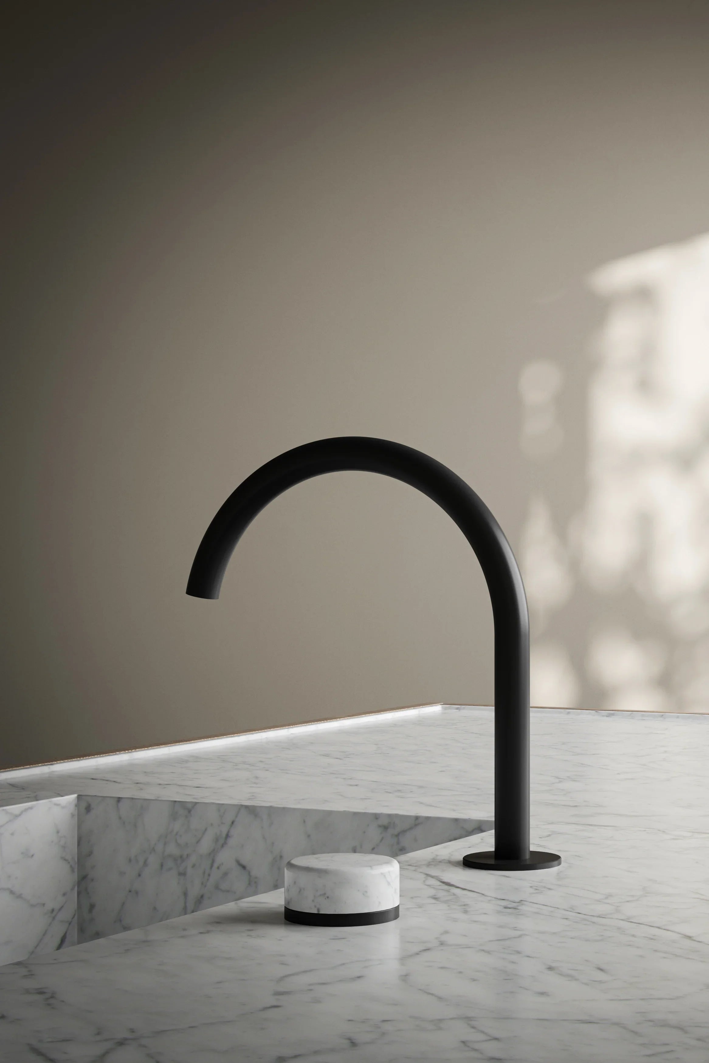 Nero Serenity Basin Arc Spout