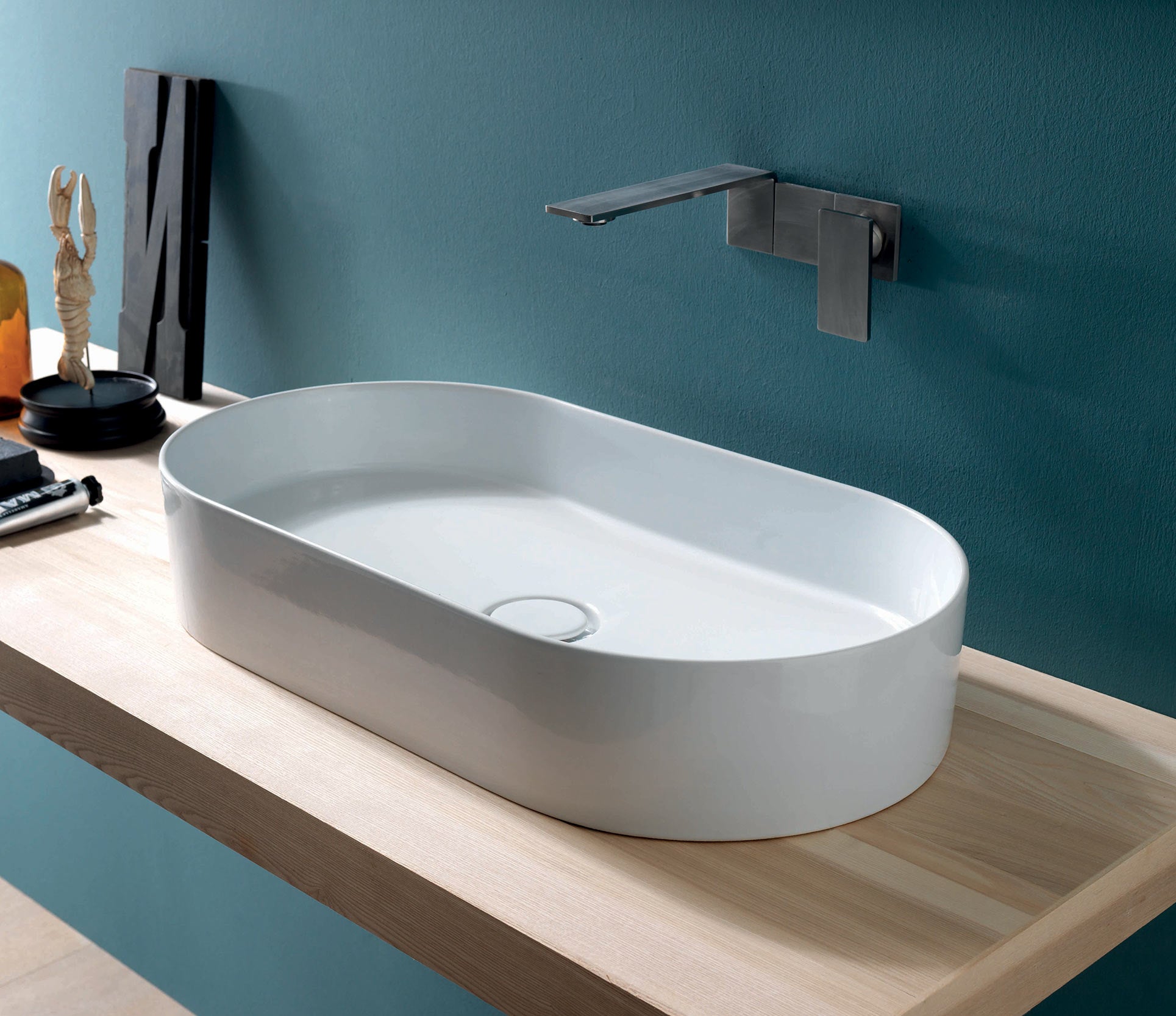 Studio Bagno Shard X Oval bench basin, Gloss White