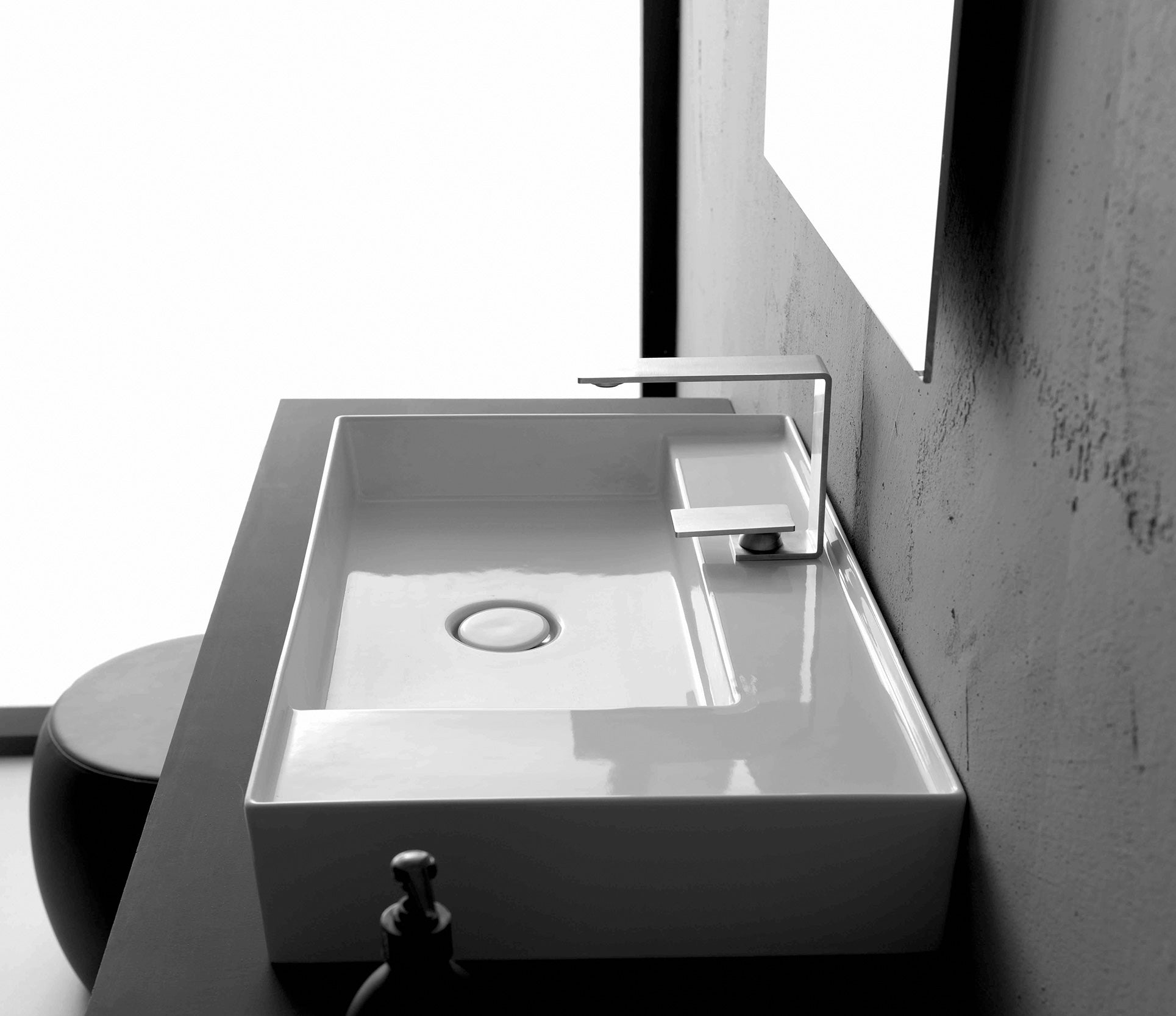 Shard X 65 bench basin 1TH-1_Studio-Bagno
