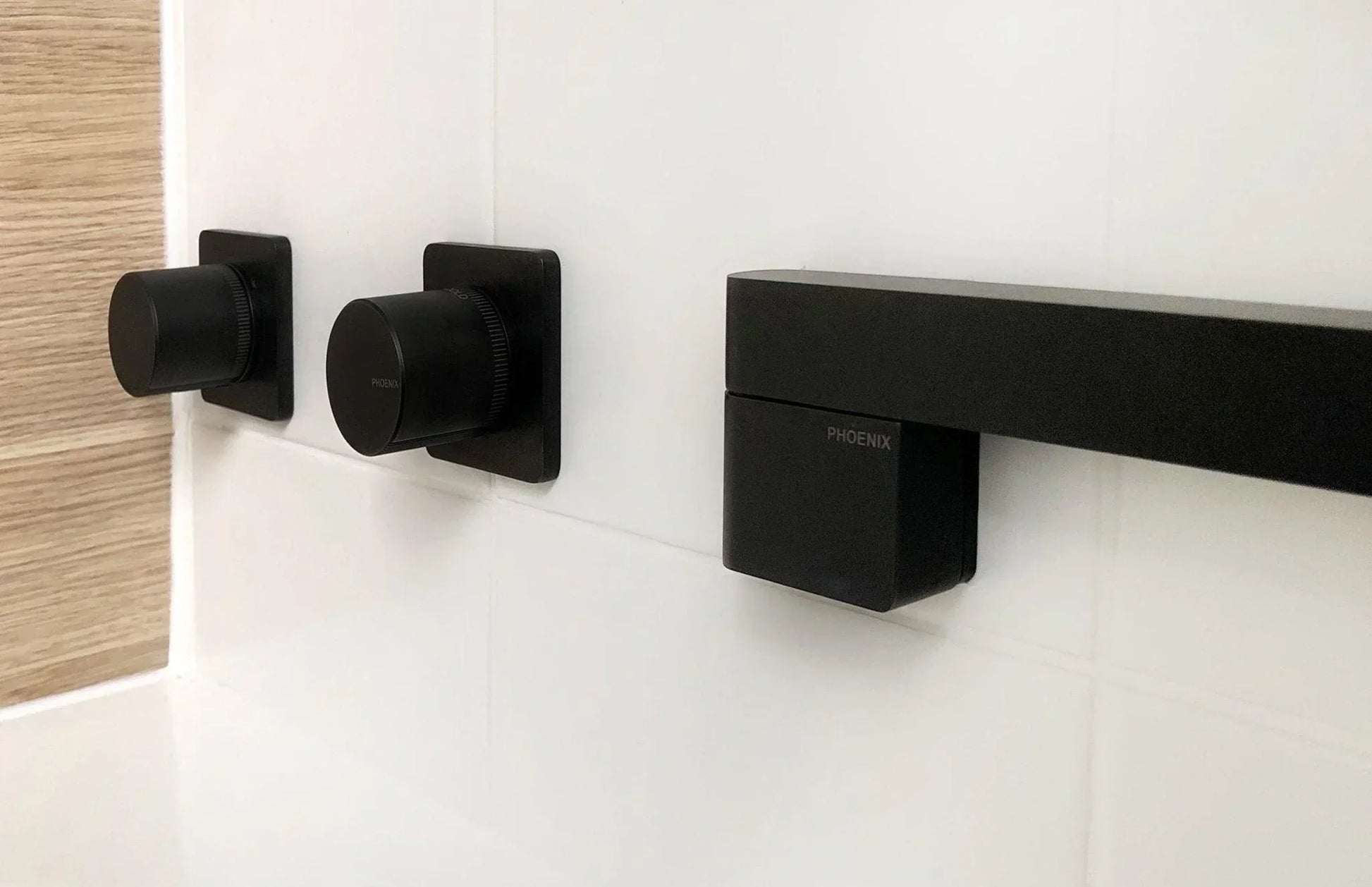 Phoenix Designer Swivel Bath Outlet 230mm Squareline - Ideal Bathroom Centre121-0881-30Gun Metal