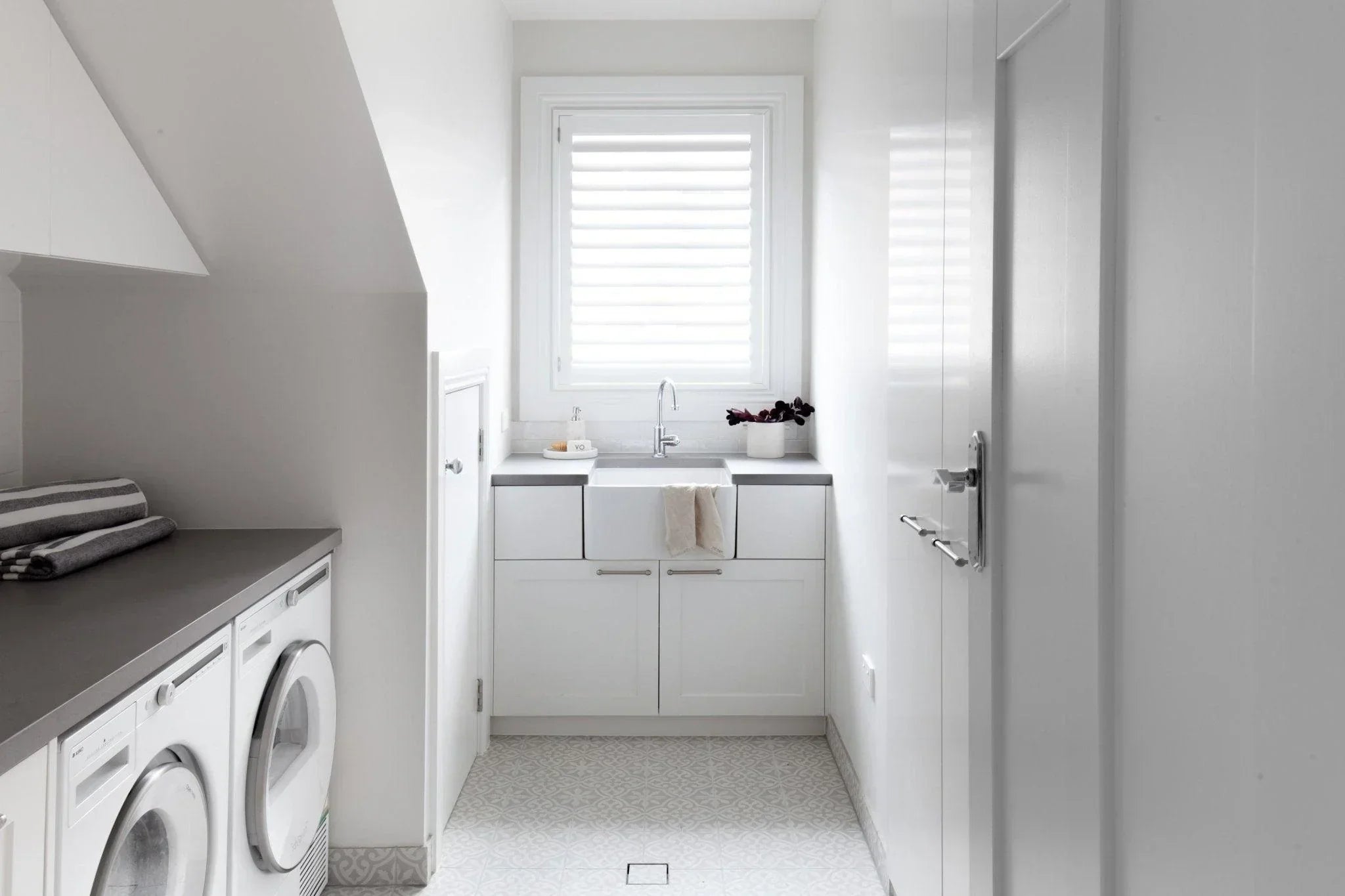 Turner Hastings Novi 50 x 46 Fine Fireclay Butler Sink - Ideal Bathroom CentreNO50FS-R+NO50SSGNovi Ribbed FrontNovi 50 x 46 Stainless Steel Grid