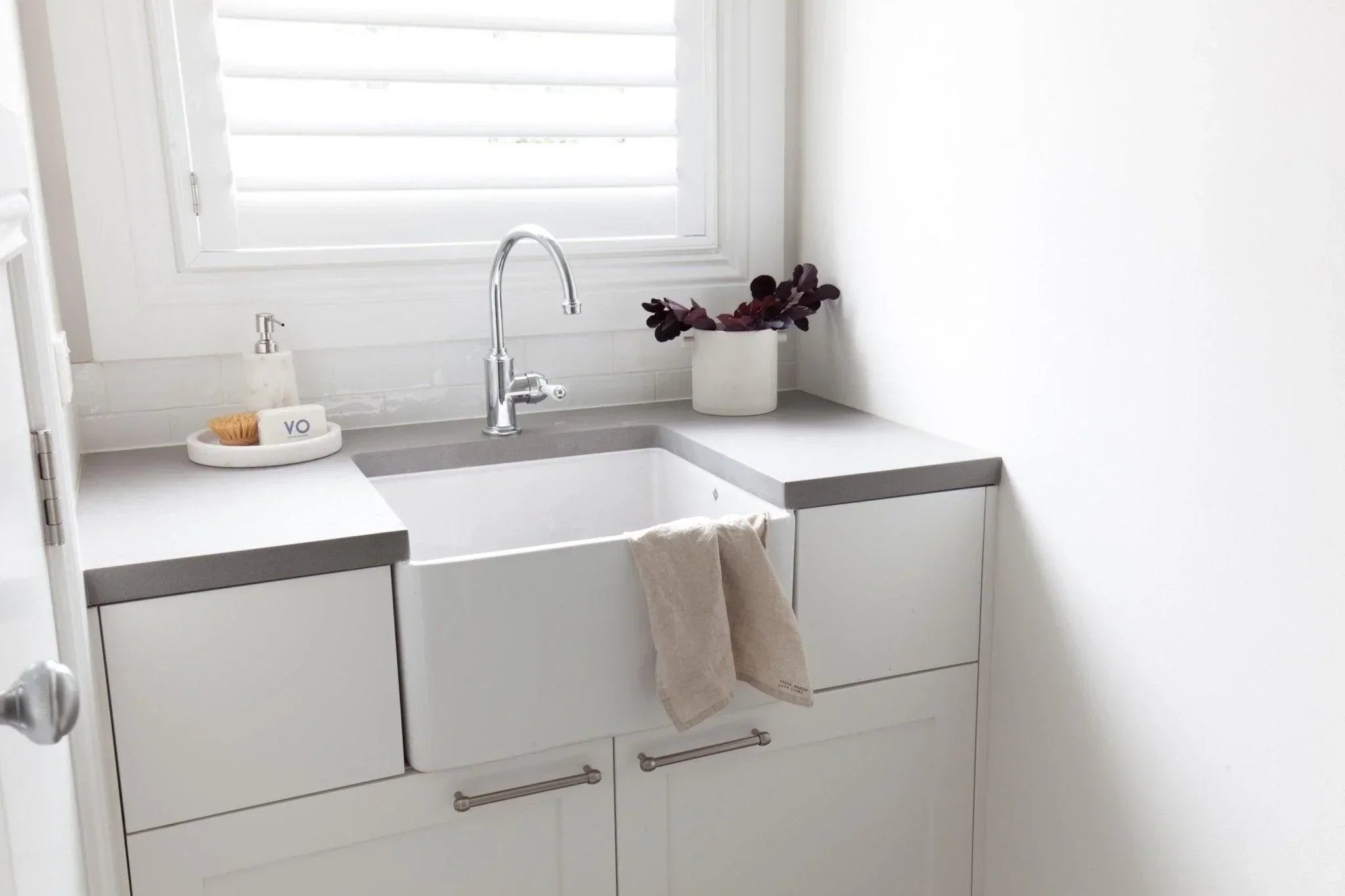 Turner Hastings Novi 50 x 46 Fine Fireclay Butler Sink - Ideal Bathroom CentreNO50FS-R+NO50SSGNovi Ribbed FrontNovi 50 x 46 Stainless Steel Grid