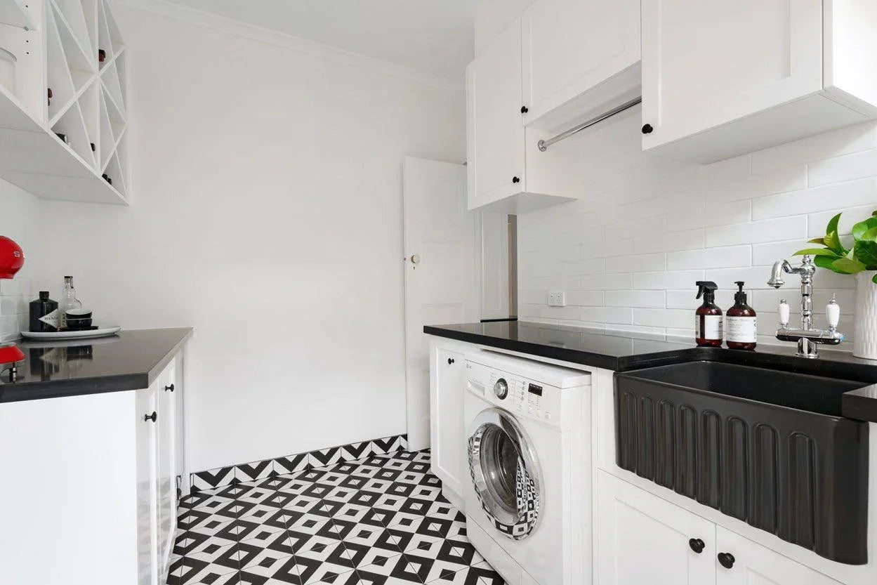 Turner Hastings Novi 50 x 46 Fine Fireclay Matte Black Butler Sink - Ideal Bathroom CentreNO50FS-MB+NO50SSGNovi Flat FrontNovi 50 x 46 Stainless Steel Grid